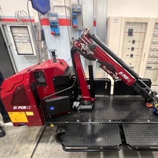 Platform Basket Canada’s Pick & Carry Mini Cranes