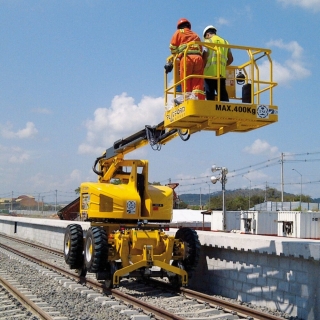 5 Things To Expect During A Rail Boom Lift Demonstration Rail Boom Lift by Platform Basket Canada