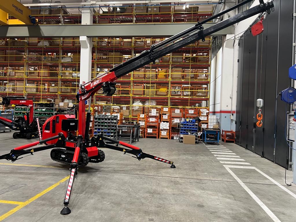 MCR 30 mini crawler crane with maximum horizontal working radius 4,75 m