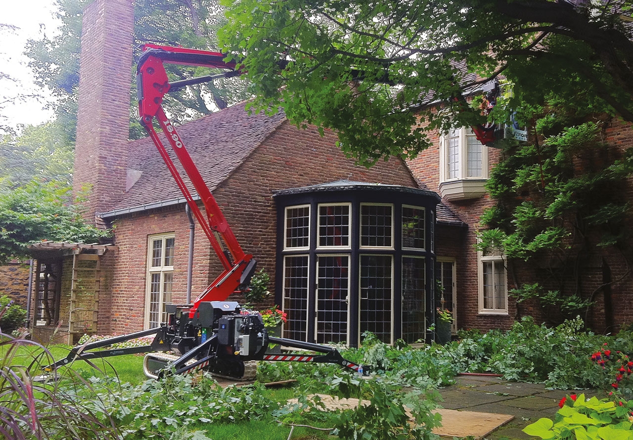 Spider lift reaching a high position for exterior building maintenance