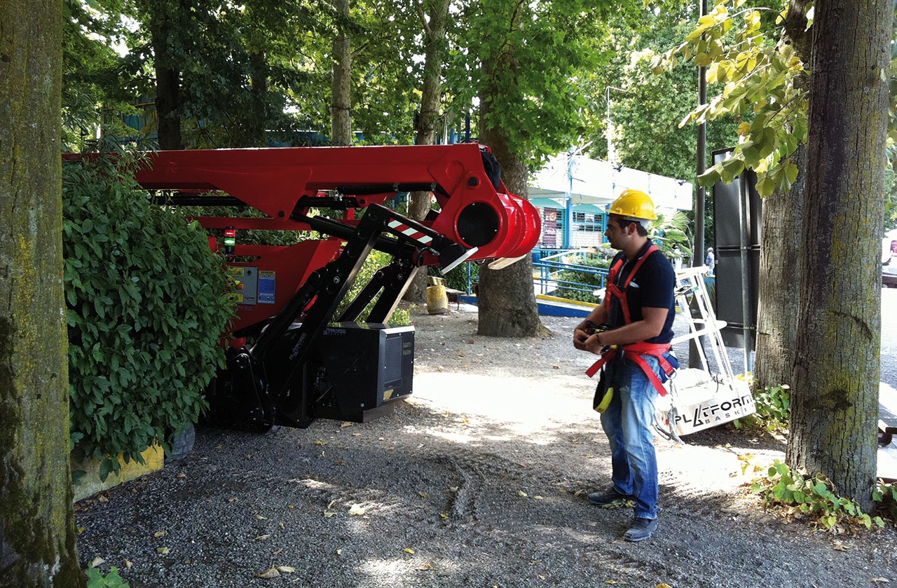 Spider lift being prepared for use in an outdoor setting